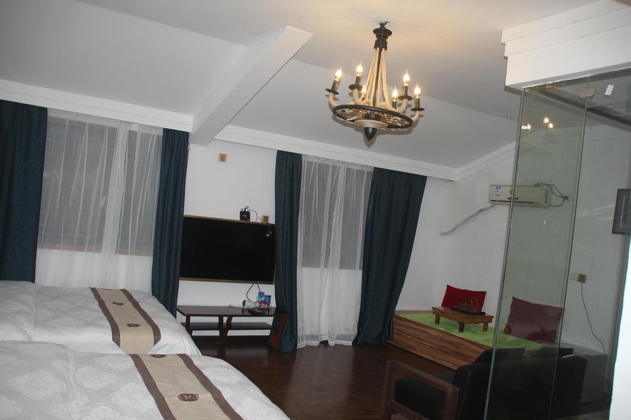 Fenghuang Little Bear Family Guest House Buitenkant foto