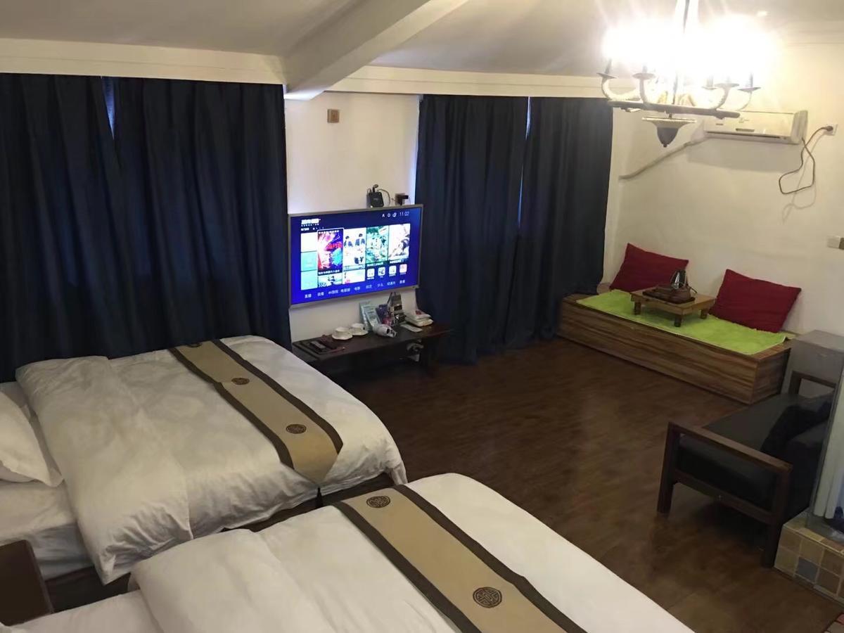 Fenghuang Little Bear Family Guest House Buitenkant foto
