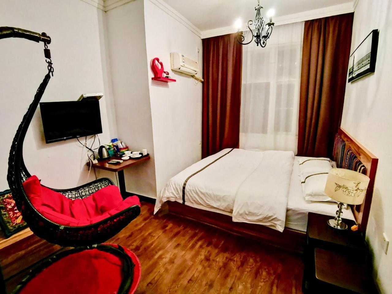 Fenghuang Little Bear Family Guest House Buitenkant foto