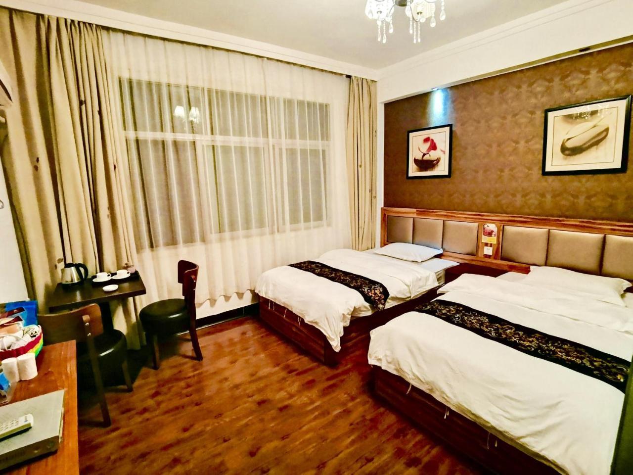 Fenghuang Little Bear Family Guest House Buitenkant foto