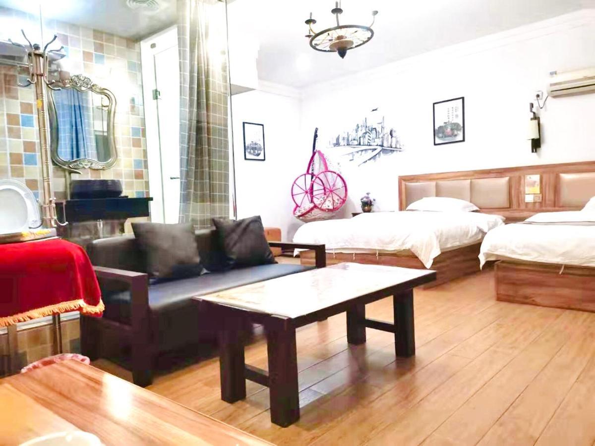 Fenghuang Little Bear Family Guest House Buitenkant foto