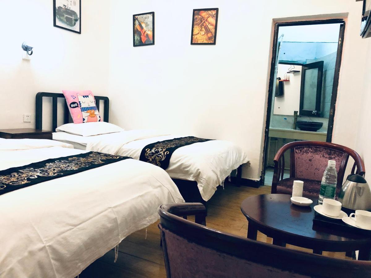 Fenghuang Little Bear Family Guest House Buitenkant foto