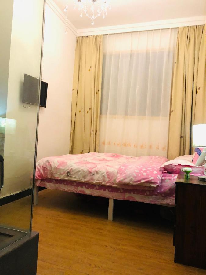 Fenghuang Little Bear Family Guest House Buitenkant foto