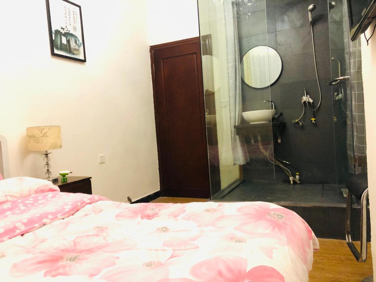 Fenghuang Little Bear Family Guest House Buitenkant foto
